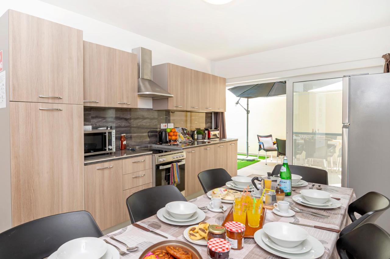 Summer Breeze 3 Bedroom Family Maisonette With Sunny Terrace In Mellieha - By Getawaysmalta Exteriér fotografie